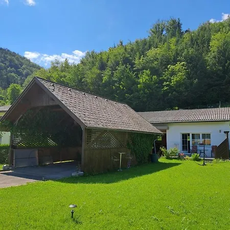 Haus Beim Wasser Im Gruenen In Sehr Ruhiger Lage!! 度假居